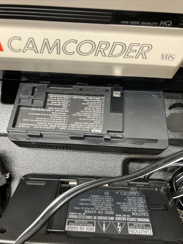 RCA CC510 Pro VHS Camcorder with Case and Accessories Untested - Image 3 of 4