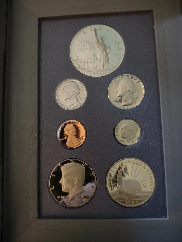 Proof sets from 1971 to 1987 with 1986 being Prestig Mint Silver Proof set (OGP) - Image 2 of 4