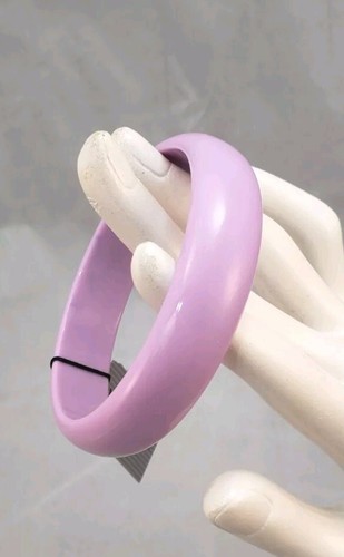 Light Purple Color Wet Seal Lucite 8" Bangle Bracelet - Picture 5 of 6