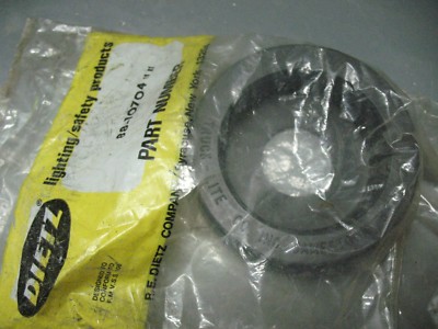 DIETZ   RUBBER   HOUSING    88 10704 FOR  SIDE  MARKER  LIGHT     MINT  UNUSED  