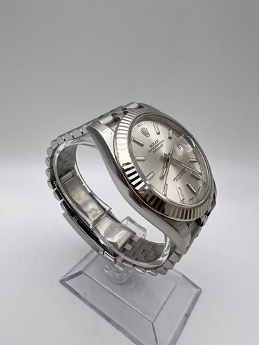 Rolex Datejust 41 126334 18K bisel estriado esfera plateada pulsera Jubilee - Imagen 6 de 11