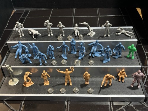 Marx Tom Corbett Spacemen & Aliens With 11 Helmets - 第 1/9 張圖片