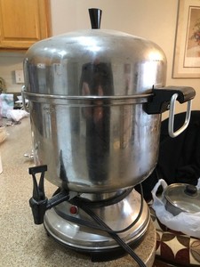 36 CUP ELECTRIC COFFEE URN HEATS UP - MISSING STEM - CAN BE USED FOR HOT SERVING