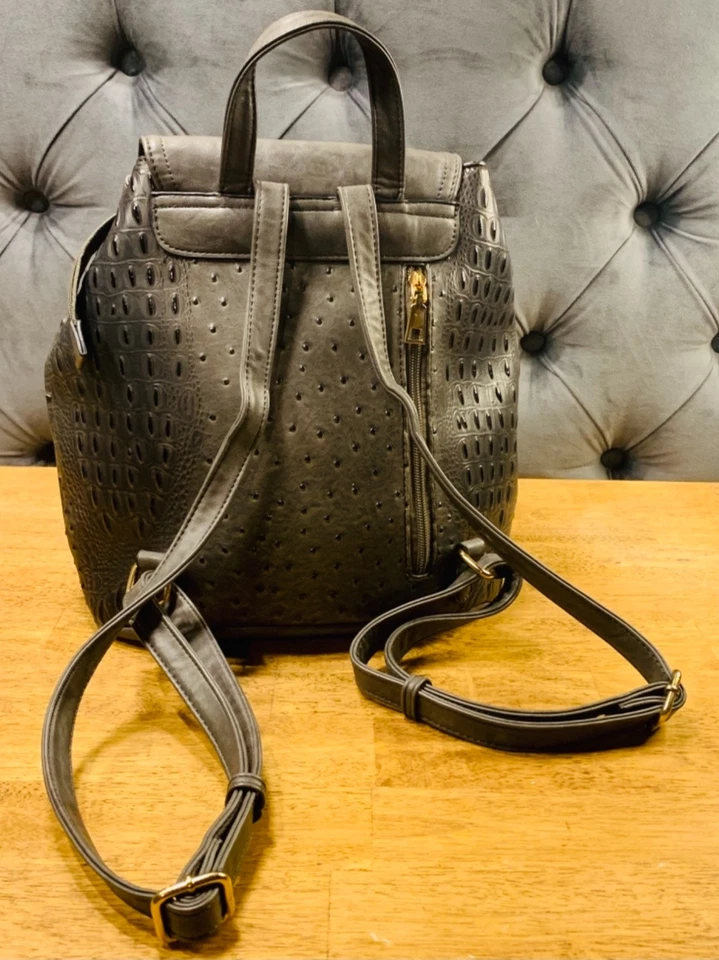 Drawstring Bucket Backpack Black Faux Alligator Leather RARE Vintage 90s Y2K Bag - Image 4 of 4