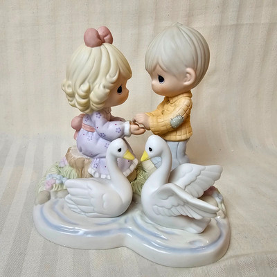 Precious Moments 'Your Love Gives Me Wings' 2006 Swans Lake Pond Couple 610070