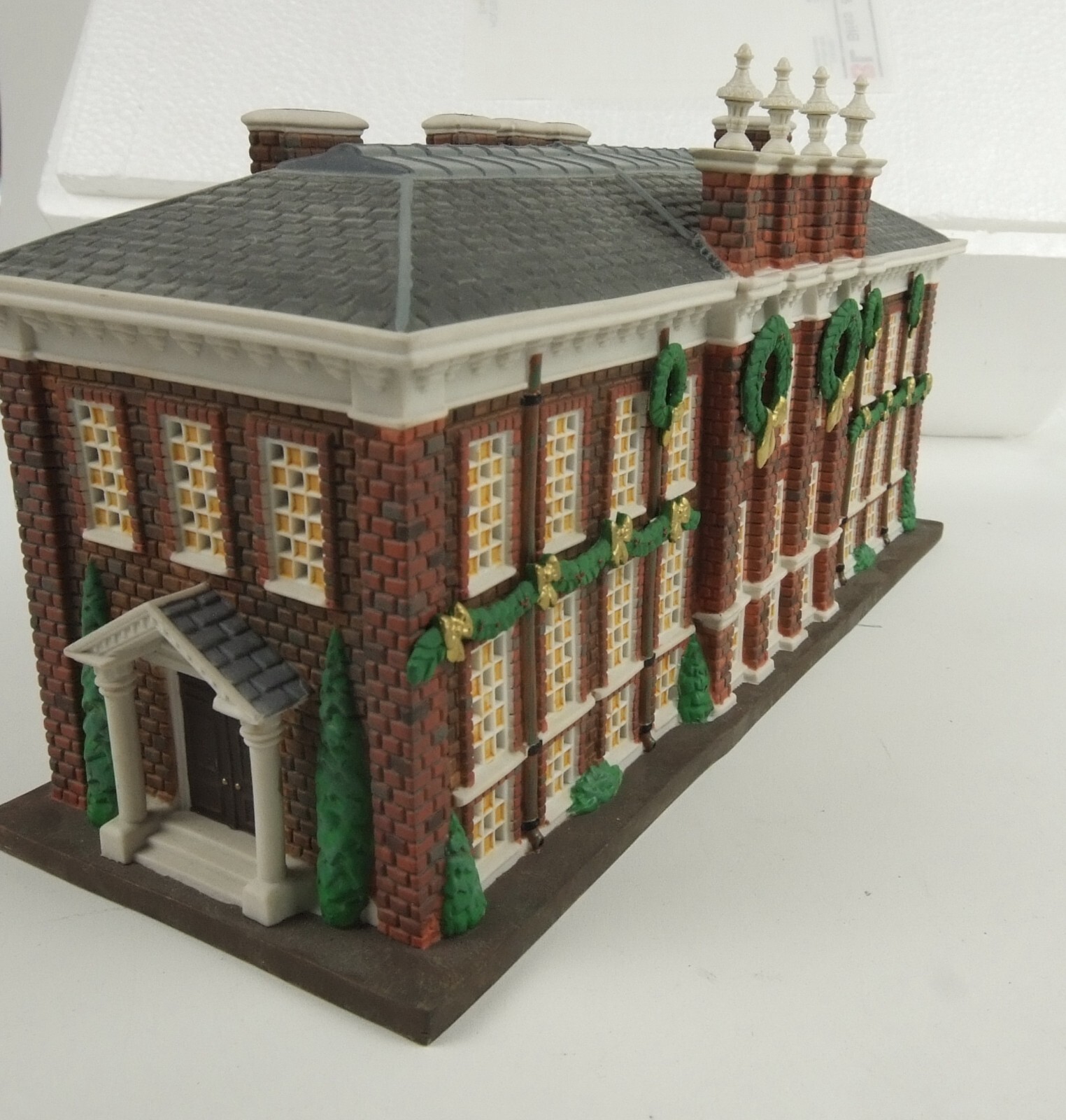 Dept 56 Dickens Village Kensington Palace House with Light Cord No