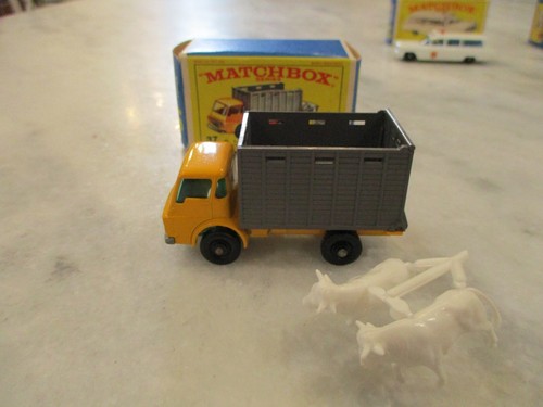 NOS MATCHBOX SERIES LESNEY SET(5) w/ORIG BOX #39/37/59/54/7 CATTLE/TRACTOR/FORD+ - Picture 4 of 24
