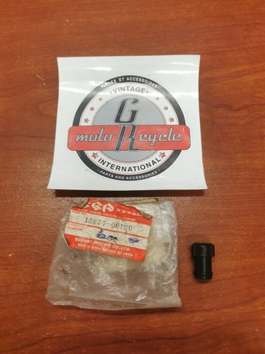 NOS Suzuki PLUG 13877-00190 S20 - Picture 1 of 6