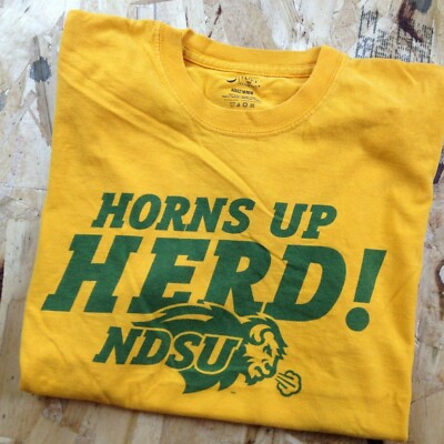 NORTH DAKOTA STATE BISON ''Horns Up Herd!'' Crew Neck Short Sleeve T-Shirt Men's M