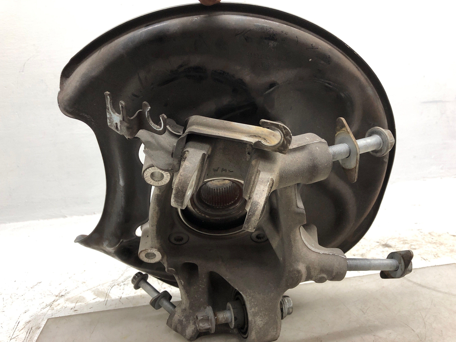 2016-2020 BENTLEY BENTAYGA RIGHT REAR SPINDLE KNUCKLE WHEEL BEARING HUB OEM 2019