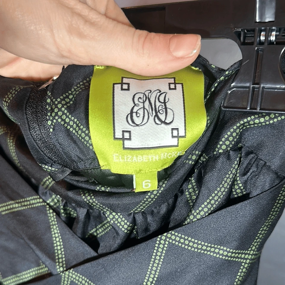 Falda midi burbuja negra y verde Elizabeth McKay con estilo fruncido para el trabajo Foto 2 de 4