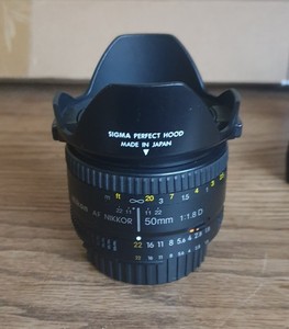Nikon AF NIKKOR 50mm f/1.8D Nikon F Mount AF/MF Sigma Perfect Hood petal-shaped