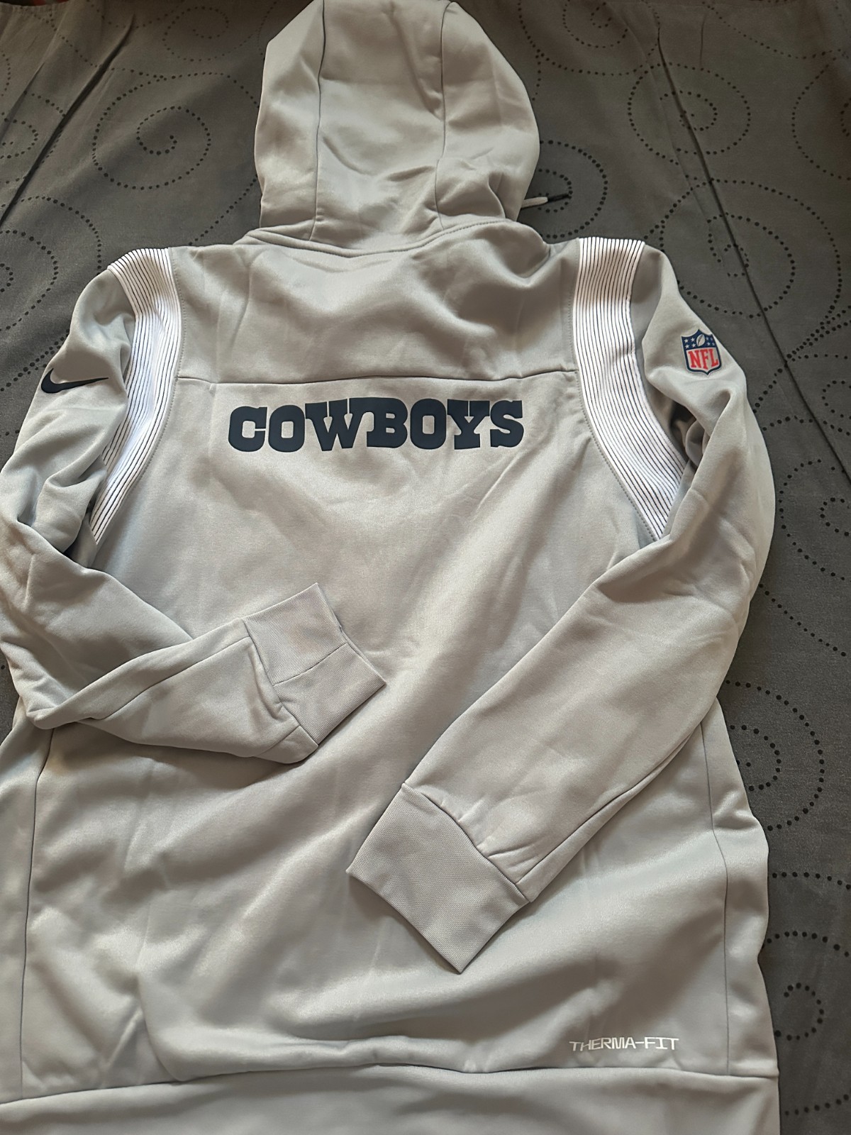 SACAI X NIKE NIKE DALLAS COWBOYS ON FIELD THERMA FIT GRIGIO FELPA CON CAPPUCCIO GIACCA TAGLIA L UOMO NUOVA CON ETICHETTE $95 00