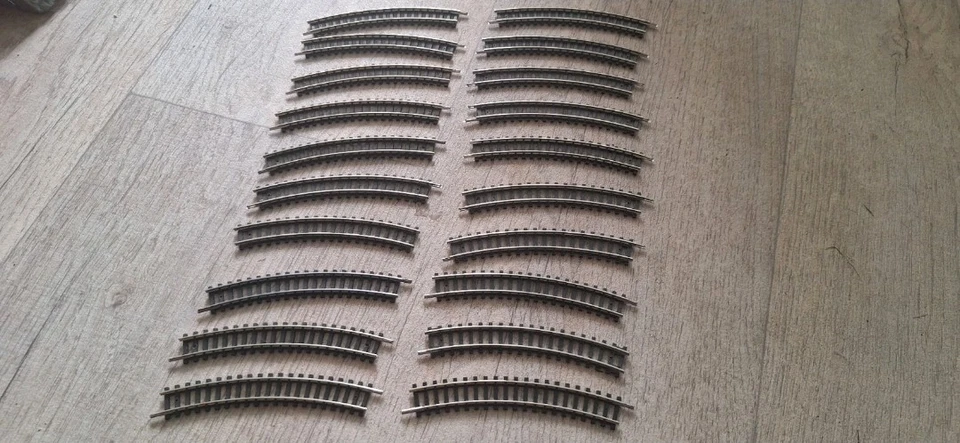 Minitrix Spur N 4912, Gebogenes Gleis 98mm. 20 Stk.