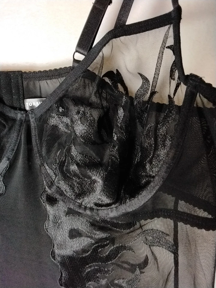 Lote De 3 Sujetador Body Torrid Talla 4 Negro Transparente Llamas y Rayas Entrepierna a Presión Talla 6 Foto 4 de 4