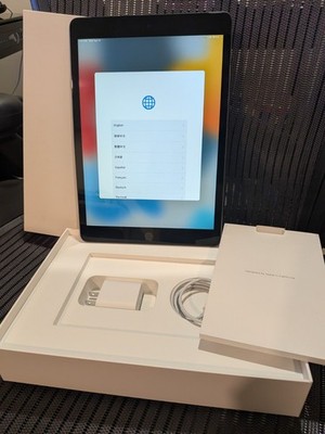 Apple iPad 9th Generation Wi-Fi+Cellular 64 GB Space Gray - Orig box+accessories