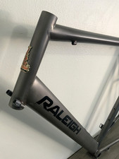 RALEIGH USA TITANIUM BIKE FRAME 61 CM 1.7 KGS. FITS 700C BSA THREADED