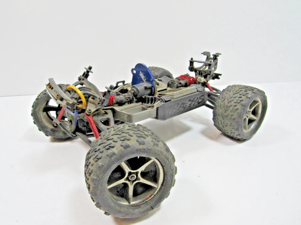 Traxxas Mini E  Revo 4x4 Monster Truck Trail Roller Chassis #P28 - Image 4 of 4