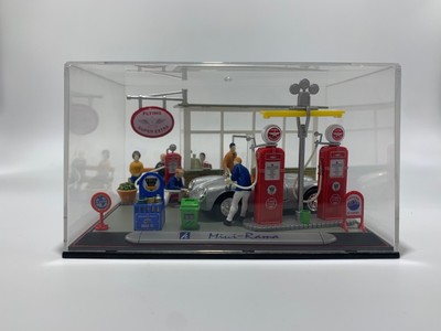 Hongwell Mini-Rama Tankstelle Gasoline Station Porsche 550 silber - Top Zustand