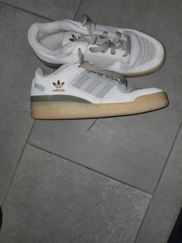 adidas Damen Sportschuh hellgrau Gr. 38 gut erhalten. Der graue Schleier ist - Bild 2 von 4