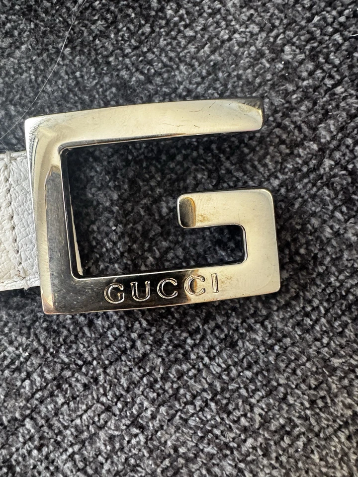 Cinturón Gucci vintage de cuero blanco con hebilla plateada talla 26 Foto 2 de 4