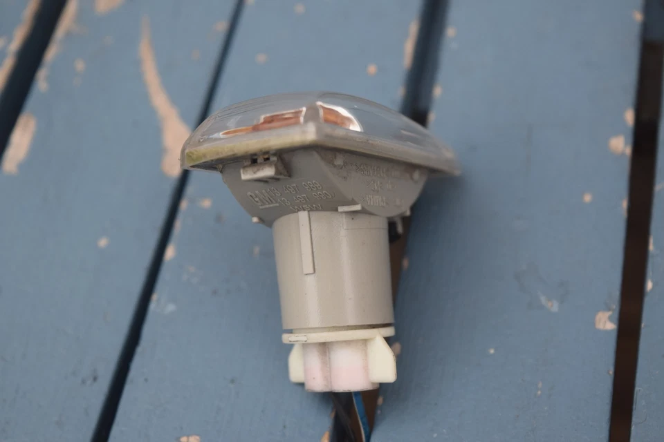 OEM 2011 2012 2013 Buick Regal Front Left Driver Turn Signal Light - Image 2 of 4