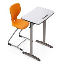 Moderne Schulbank Mit Stabilem Metallgestell Und Ergonomischem Stuhl