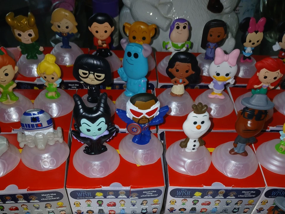 Figuras coleccionables McDonald's 100 aniversario Walt Disney World Happy Meals Foto 3 de 4