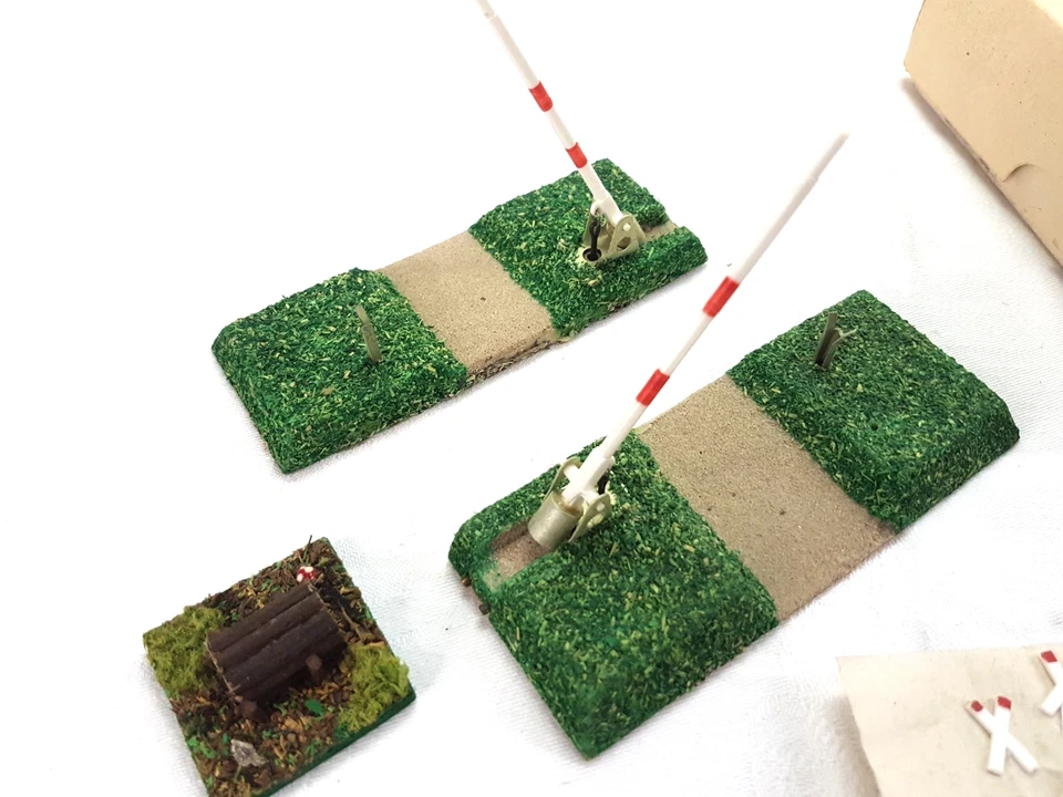 👍HR 5812/519 71 Bahnübergang B 13 Spur TT Rarität Dauerstrom Schranke OVP - Bild 2 von 4