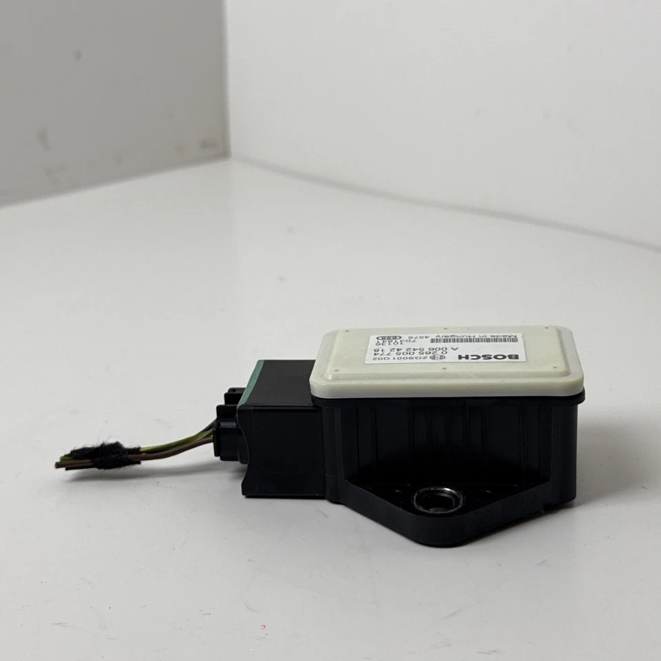 2011 MERCEDES SMART FORTWO YAW TURN RATE SENSOR A0065424218 OEM - Image 4 of 4
