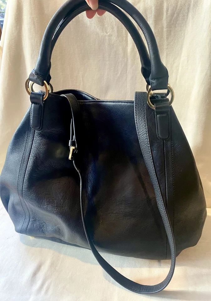 Женская черная кожаная наплечная сумка-хобо GILI GOT IT LOVE IT большая сумка - Изображение 4 из 4