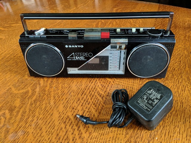 sanyo mini boombox