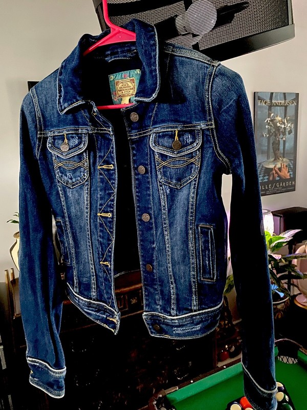 🔥RARE-Abercrombie & Fitch Cropped Jean Jacket Women's Size Small Distressed-EUC