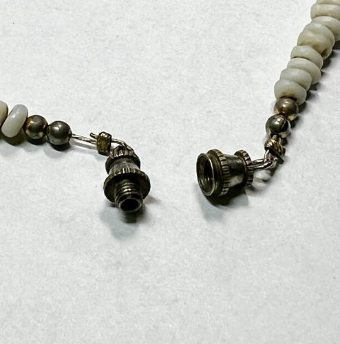 Antique Original 1970s Hawaiian 4-5mm Puka Shell 15” Choker Necklace. - Picture 5 of 5