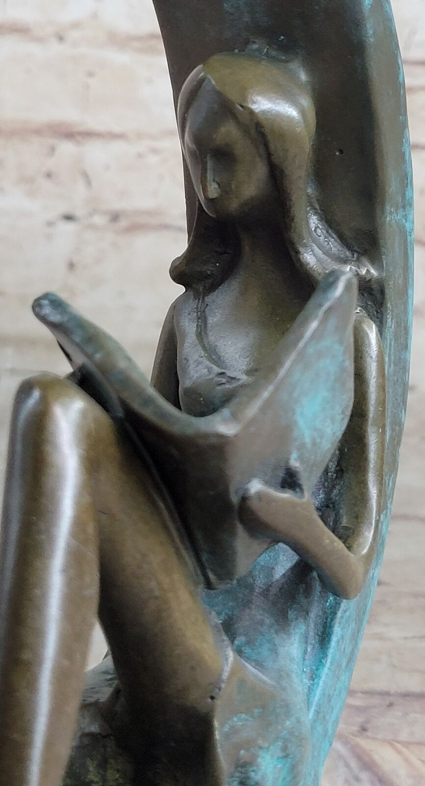 Mujer calipigia (Altura: 35 cm). Prueba en bronce patina…