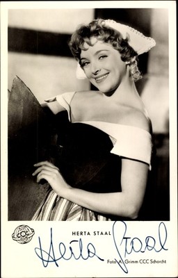 Carte tendance postale actrice Herta Staal, Le bain à laire, portrait - 3952402