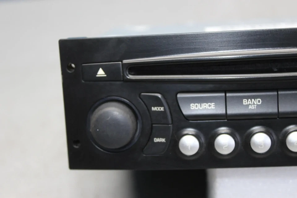 Car radio radio CD player 98041625XT Peugeot 3008 I 0U manufactured 13 - Image 2 of 4