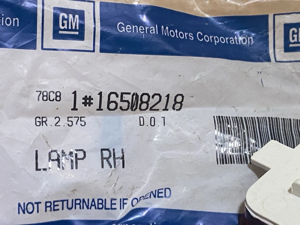 Lente marcadora traseira direita GM 16508218 -- 1988-1990 Cavalier Coupe ou Sedan - NOS - Imagem 2 de 4