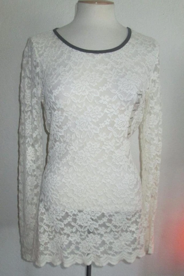 MAURICES TALLA MEDIANA BLANCO ROTO MANGA LARGA IMITACIÓN CUERO RIBETE ENCAJE TOP - SIN FORRO