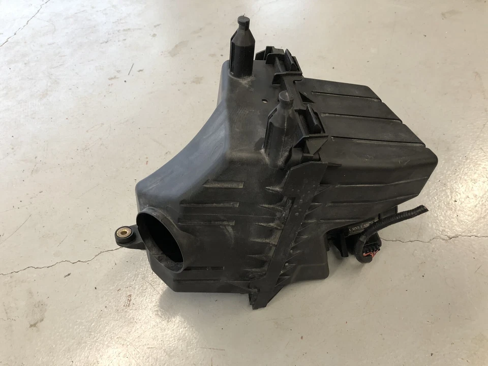 2001-2004 Ford Escape 3.0L Air Cleaner Box w/ MAF Sensor OEM  - Image 3 of 4
