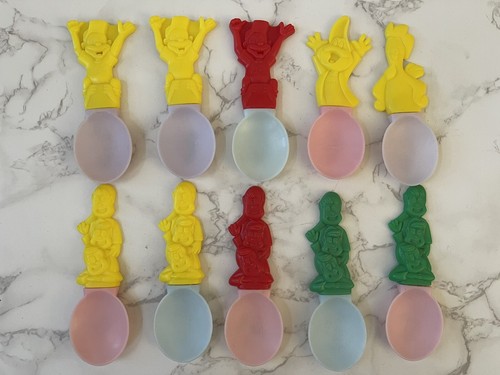 Lot of 10 VTG Kelloggs Plastic Spoons Coco Honey Smacks Rooster Cereal