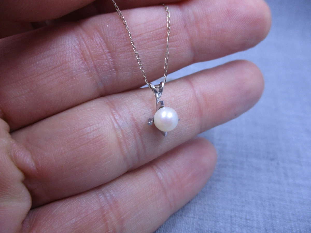 Solitaire 2024 pearl pendant