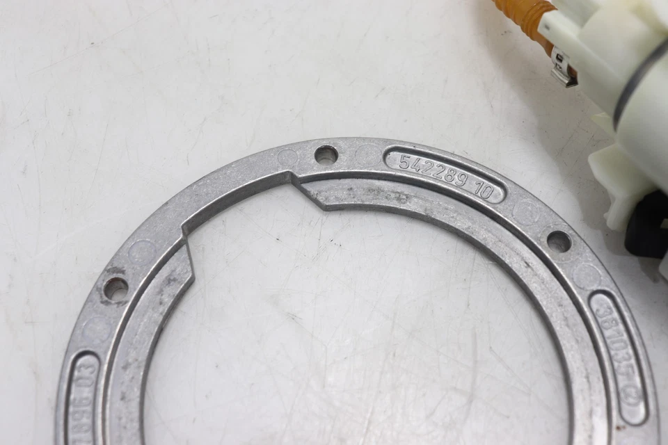 BMW S1000RR 16-17 OEM BOMBA DE COMBUSTIBLE GASOLINA UNIDAD DE ENVÍO * FUNCIONÓ MUY BIEN * 7K MILLAS * Foto 2 de 4