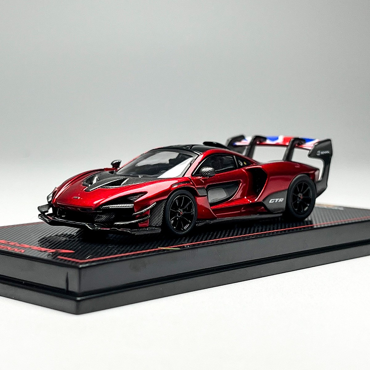 Collectible 1:64 McLaren Senna GTR Red Alloy Diecast Model Car