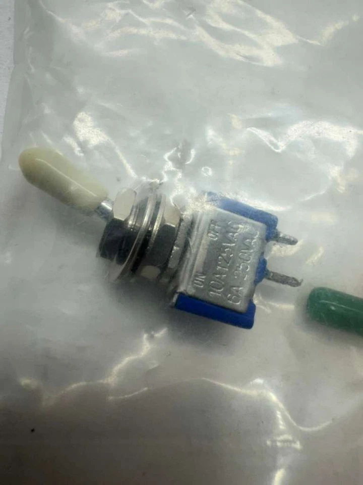 Mini interruptor de palanca Radio Shack 275-324B contactos SPST clasificados 10A a 125 VCA Foto 3 de 4