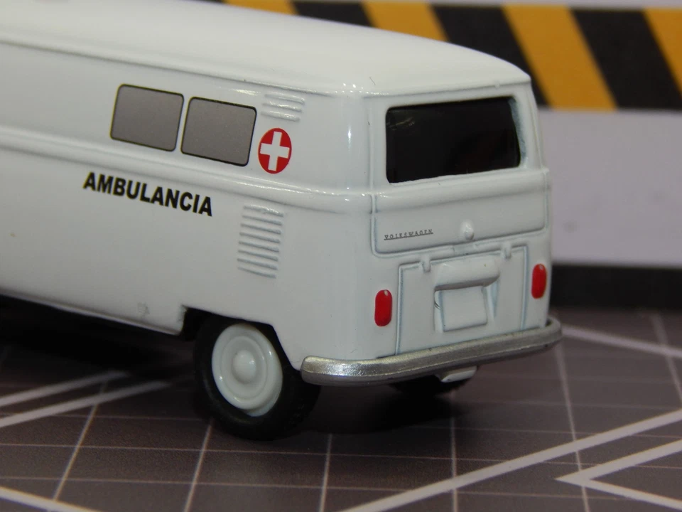 '65 1965 VW Volkswagen Bus Transporter Ambulance White Red Siren Cross MINT VHTF - Image 4 of 4