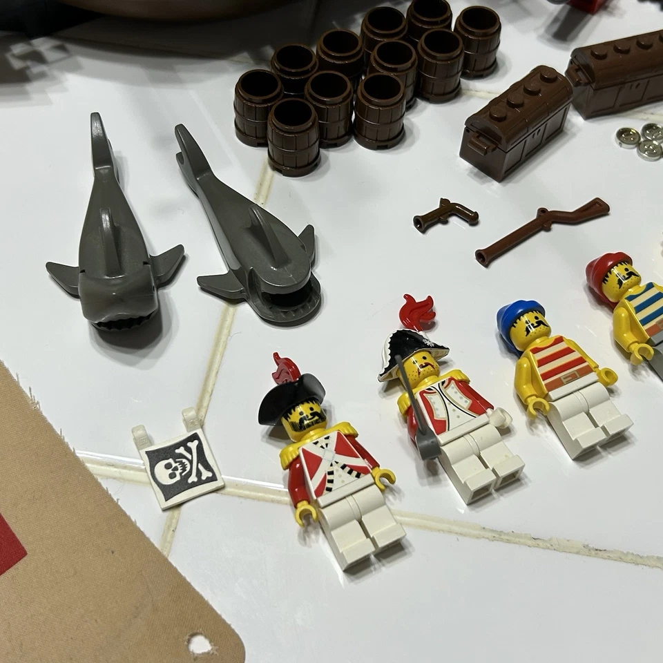 Lego Pirates 6271 Imperial Flagship Set - Image 4 of 4