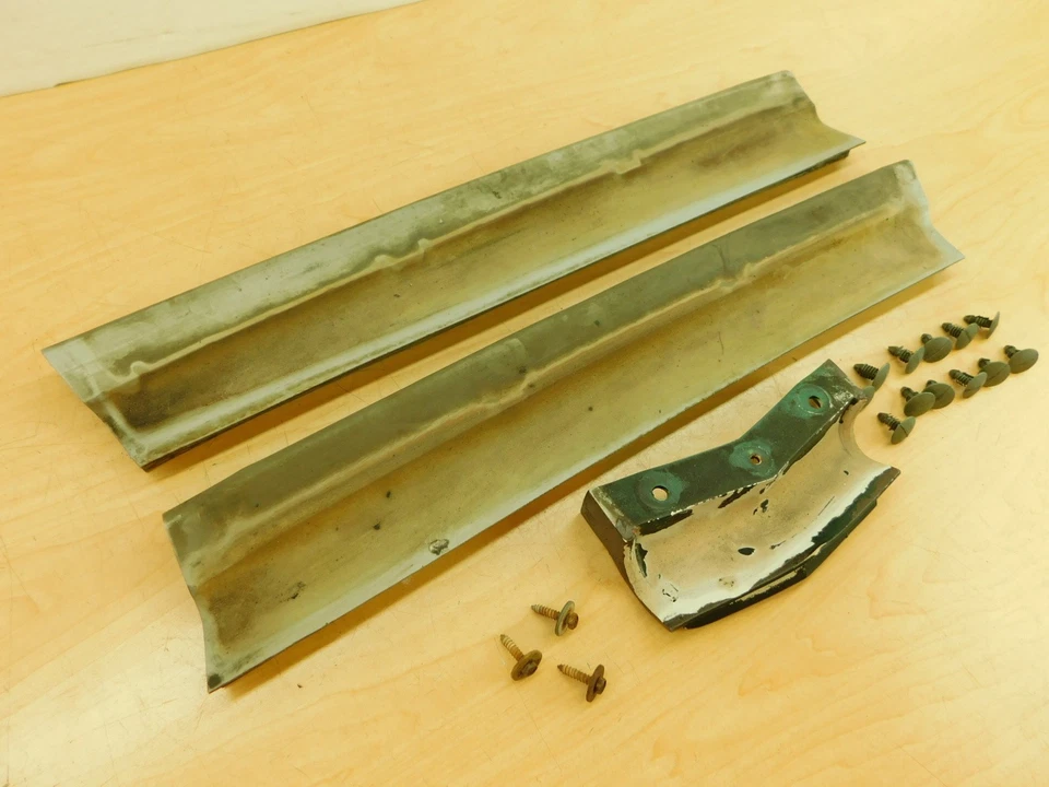 CENTER GRILLS TO FRONT BUMPER FILLER PANELS - SET 3 1975 OLDSMOBILE 98 75ON1-8N2 - Image 4 of 4