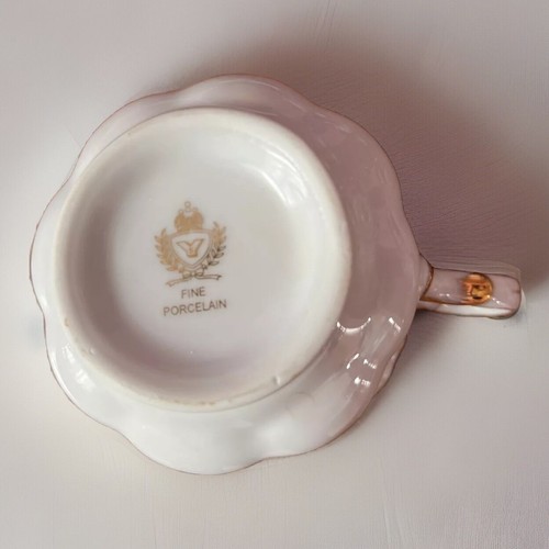 Feines Porzellan Teetasse und Untertasse, floraler Goldrand - Bild 3 von 4
