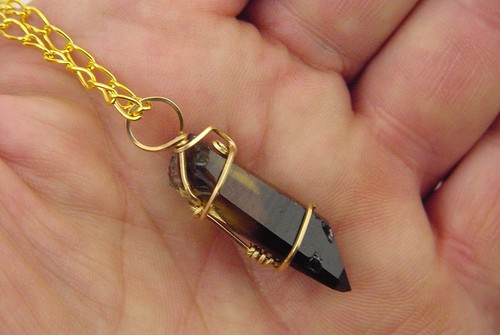 Collar colgante de cuarzo ahumado envuelto en alambre relleno de oro de 14kt BUTW 9851P - Imagen 2 de 3